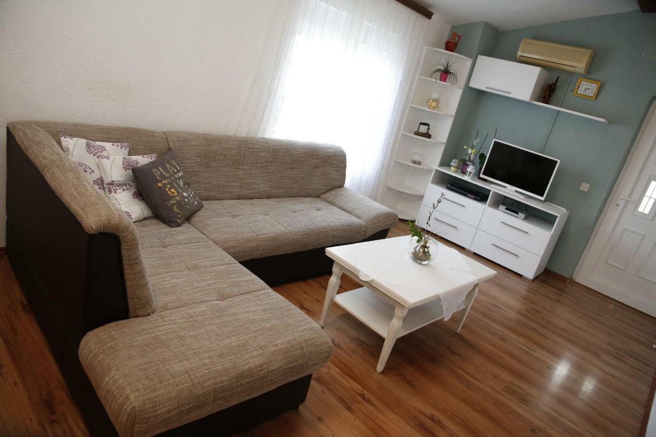 Apartment Leonora Vodice Exterior photo